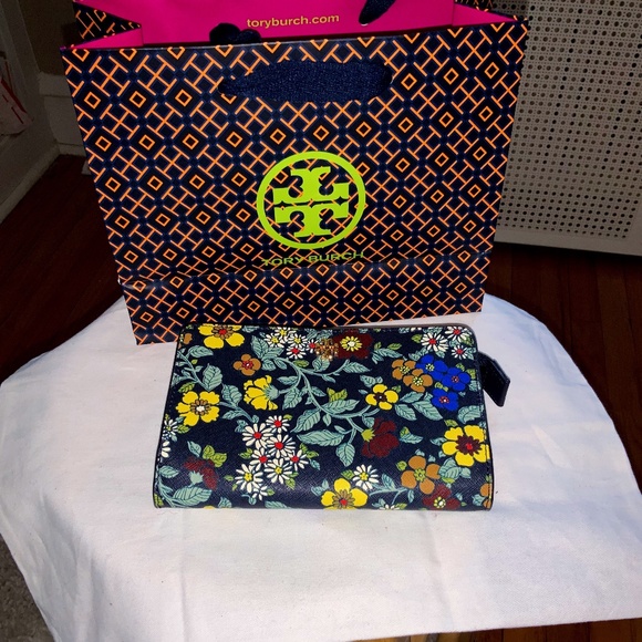NWT Tory Burch Emerson Printed Wristlet - Picture 1 of 4